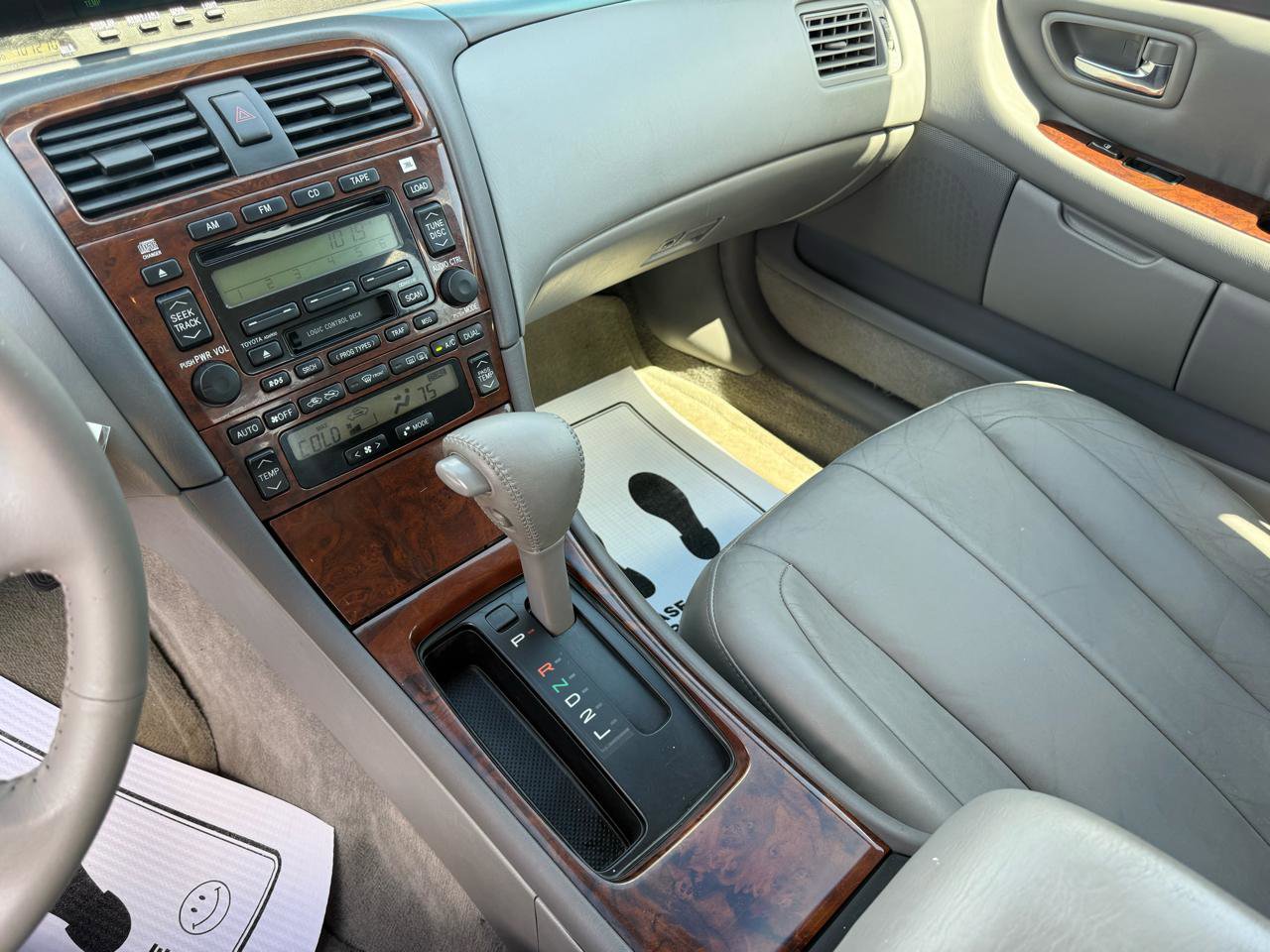 Used 2001 Toyota Avalon XLS FWD image 8