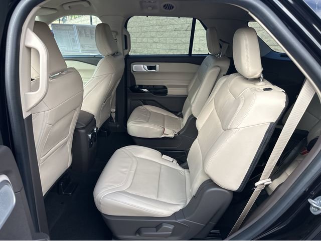 Used 2022 Ford Explorer Platinum w/ Equipment Group 601A image 8