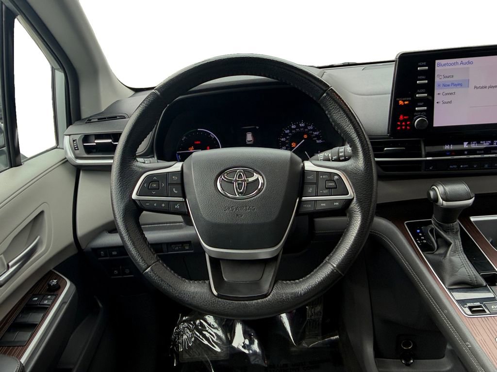 Used 2021 Toyota Sienna XLE image 12
