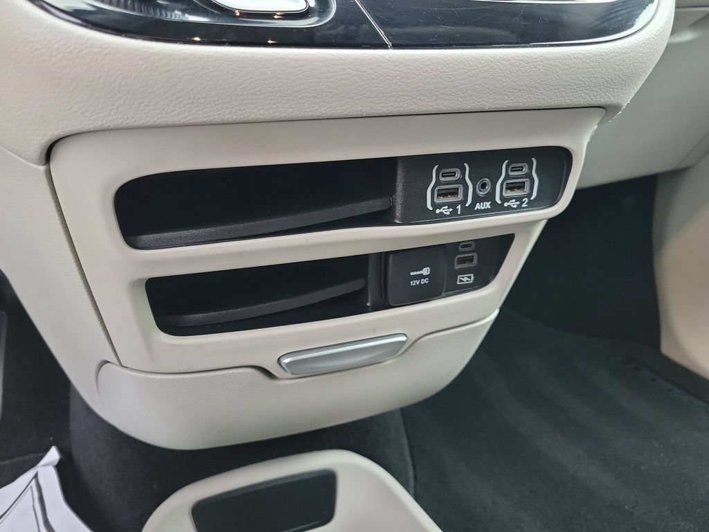 Used 2022 Chrysler Pacifica Touring-L FWD image 29