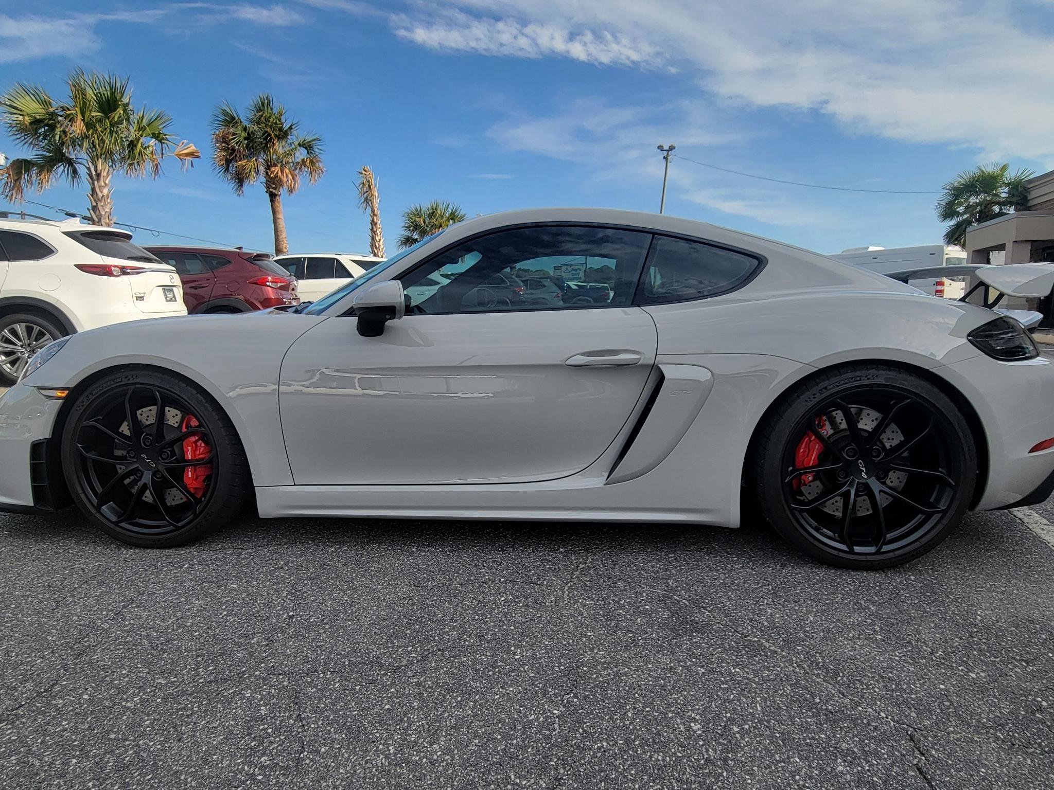 Used 2022 Porsche 718 Cayman GT4 RWD image 10