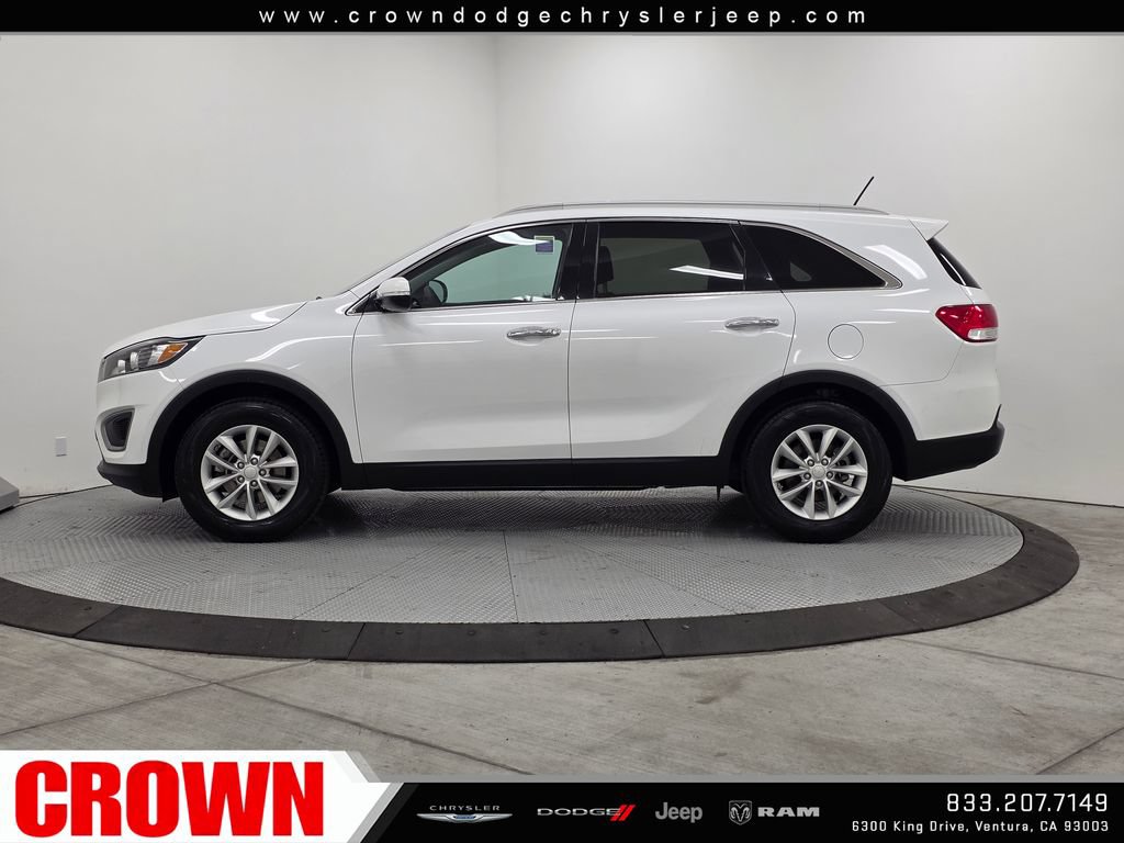 Used 2017 Kia Sorento FWD image 4