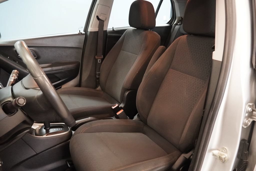 Used 2020 Chevrolet Trax LS AWD/4WD image 3