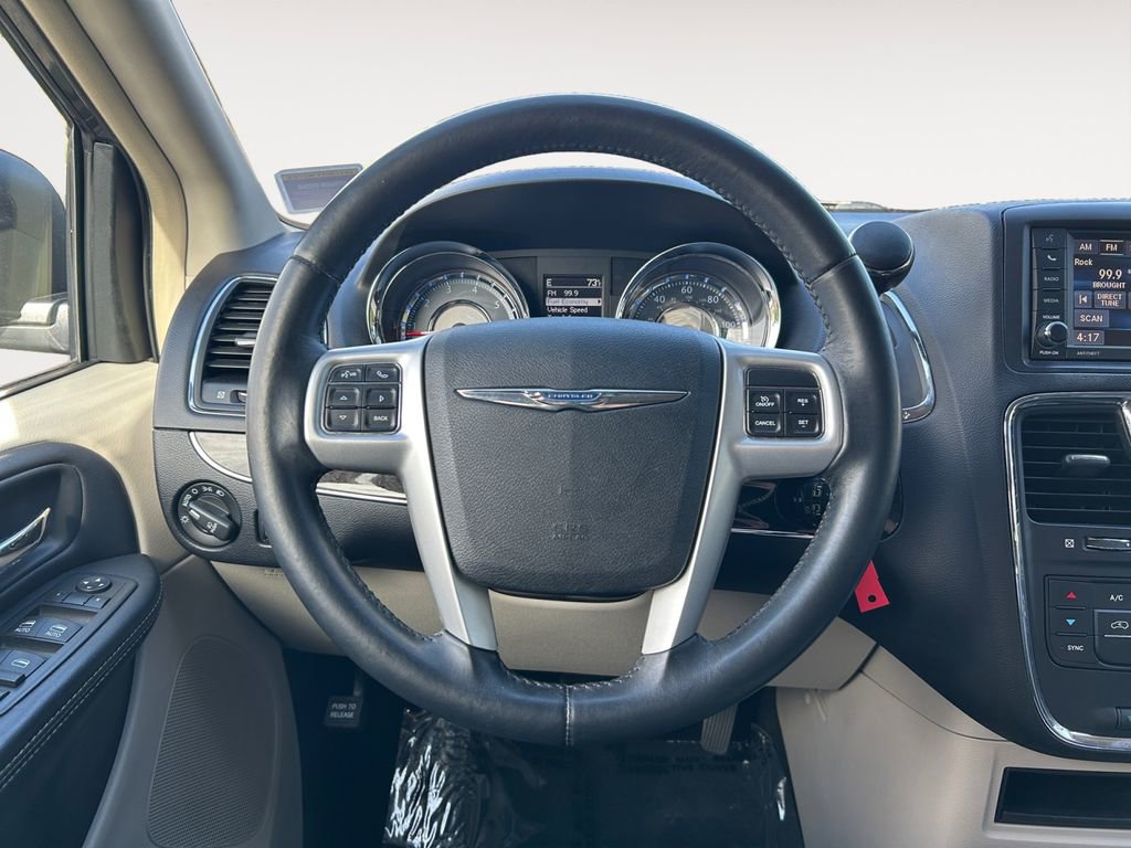 Used 2016 Chrysler Town & Country Touring FWD image 14