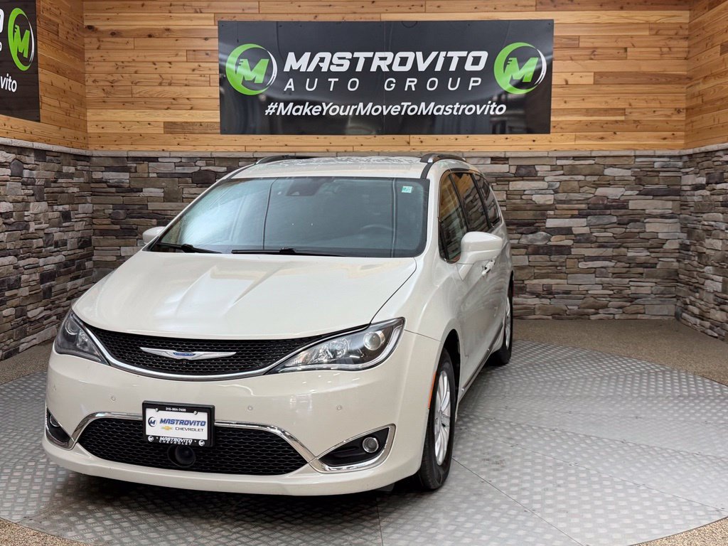 Used 2019 Chrysler Pacifica Touring-L w/ Advanced Safetytec Group FWD image 8