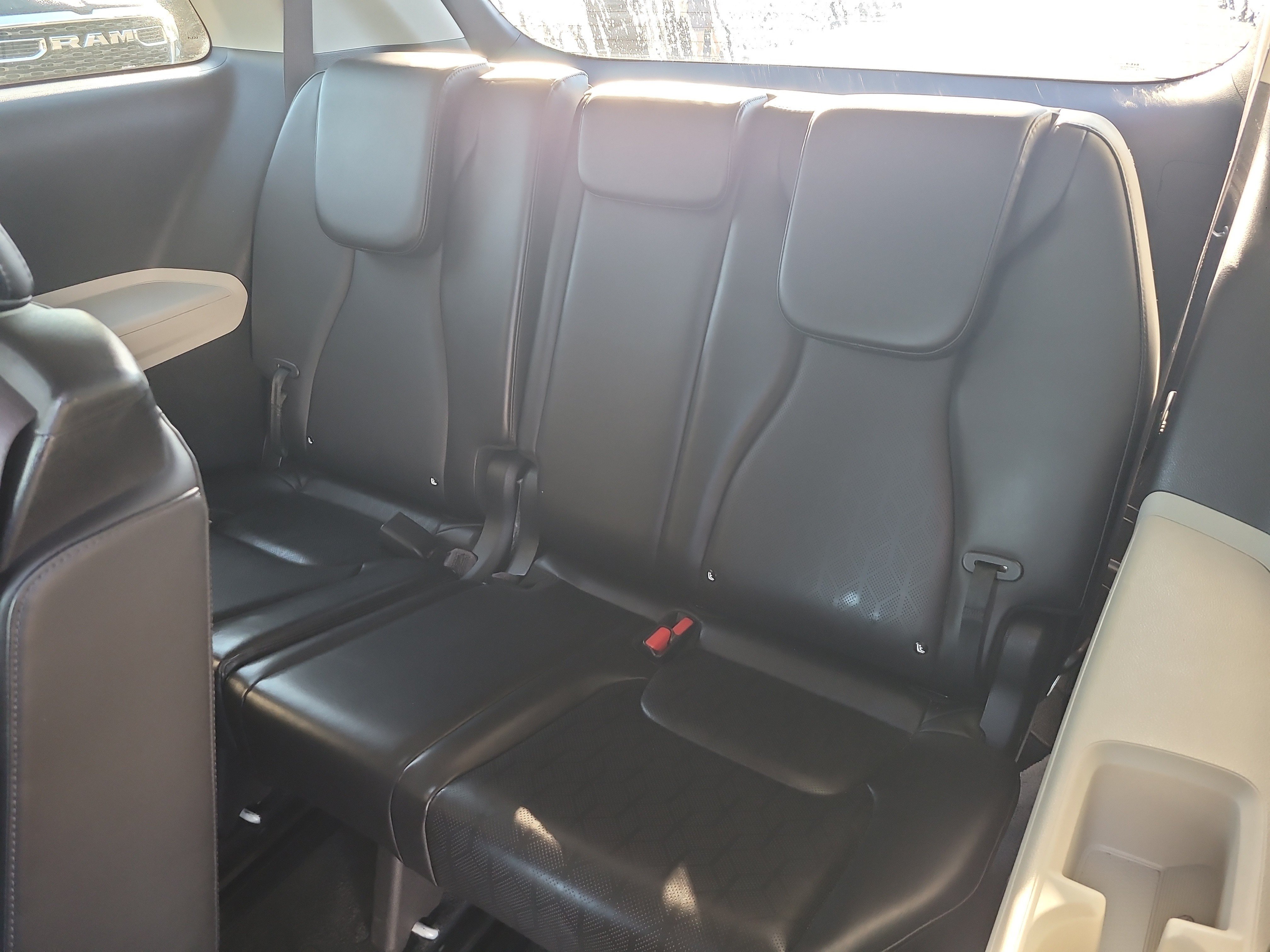 Used 2024 Kia Carnival LX FWD image 11