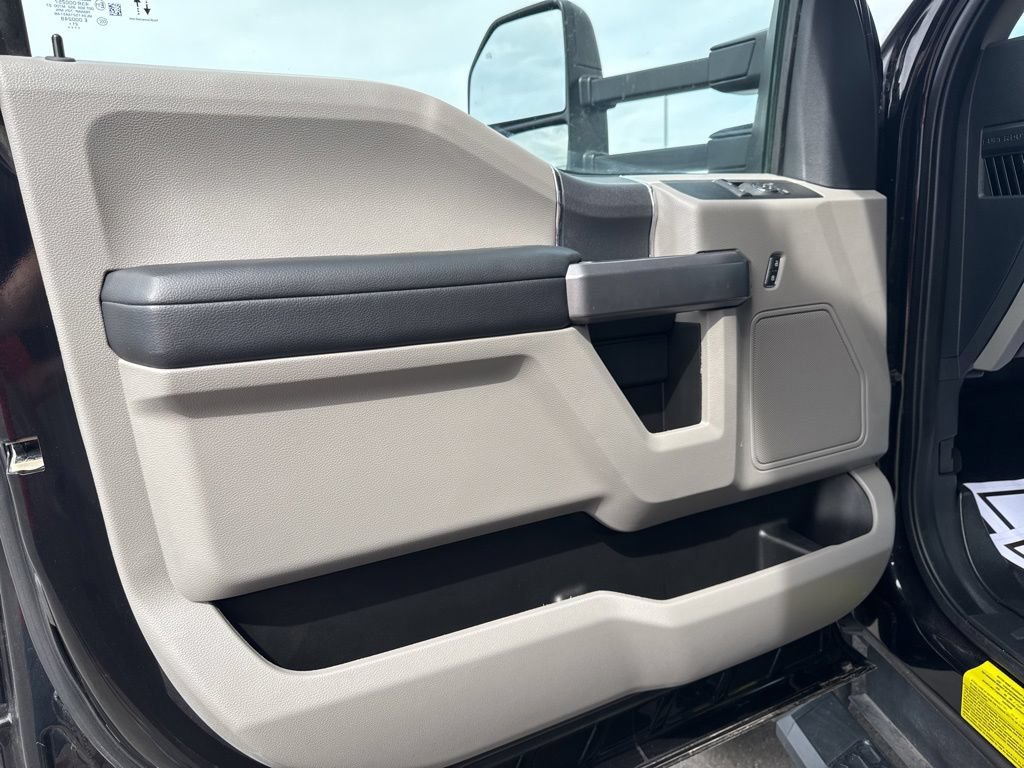Used 2022 Ford F550 4x4 Regular Cab Super Duty w/ XLT Value Package image 24