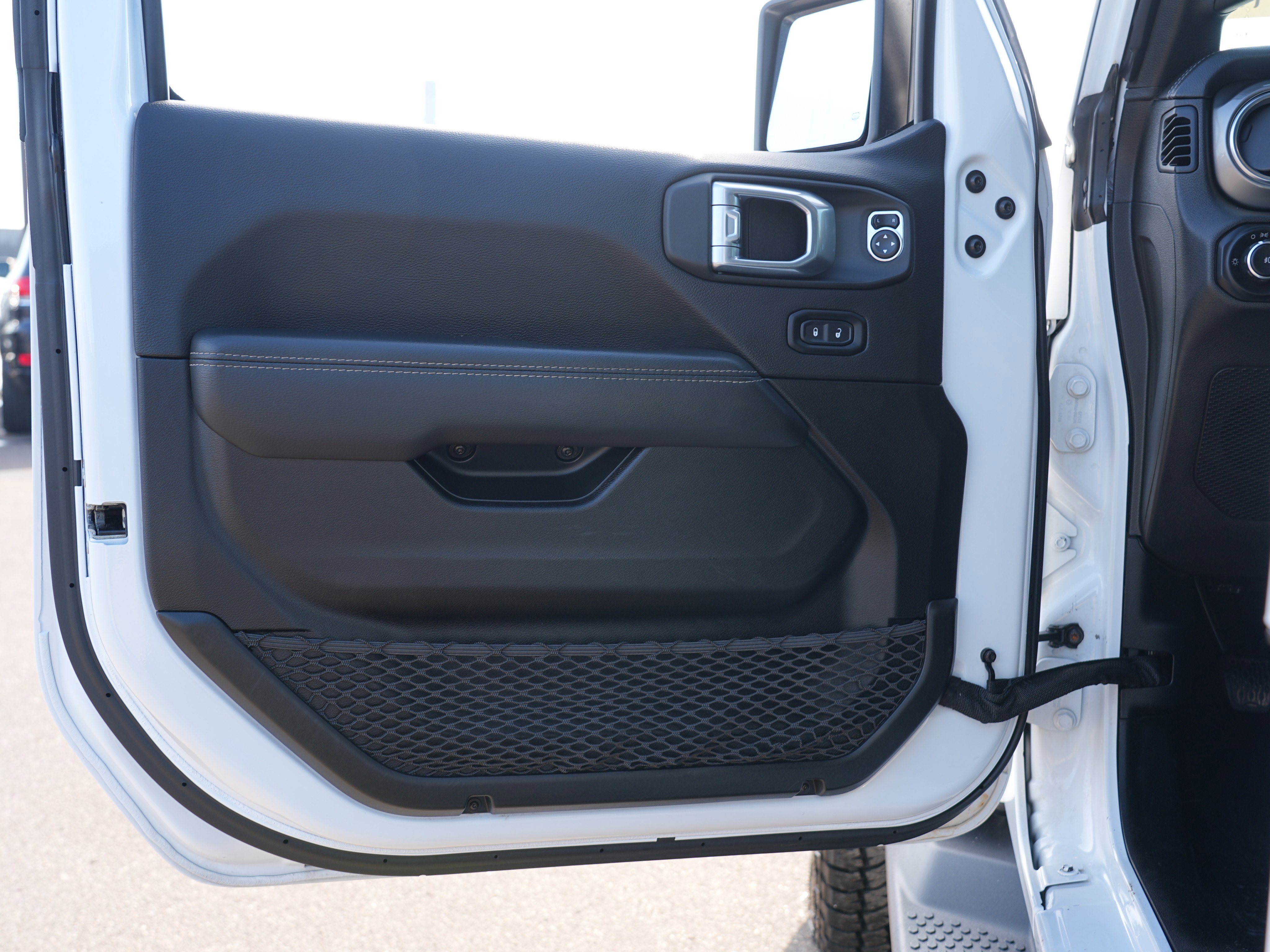 Used 2021 Jeep Wrangler Unlimited Sahara w/ LED Lighting Group AWD/4WD image 14