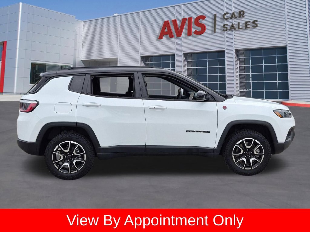 Used 2025 Jeep Compass Trailhawk AWD/4WD image 5