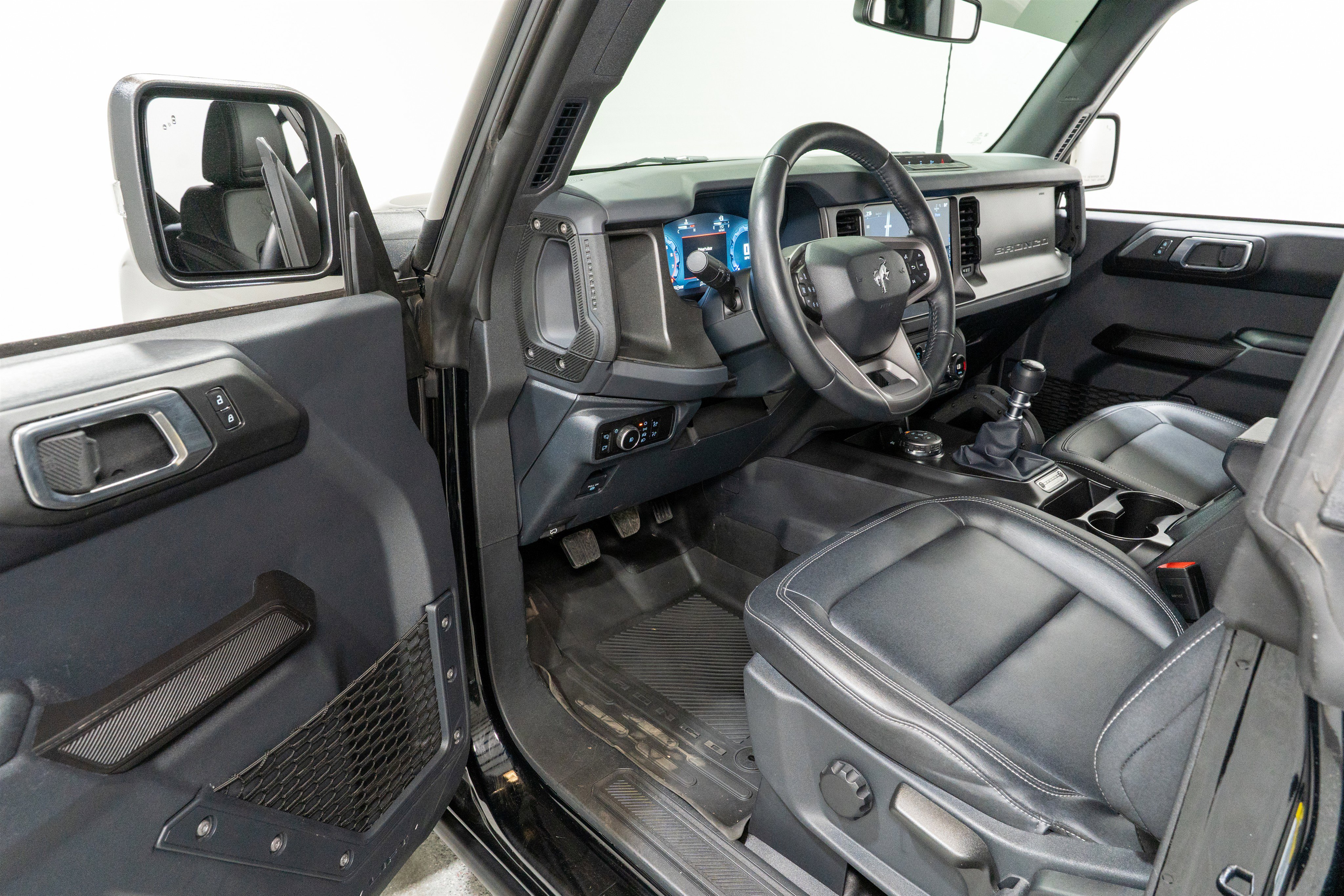 Used 2025 Ford Bronco Badlands image 12