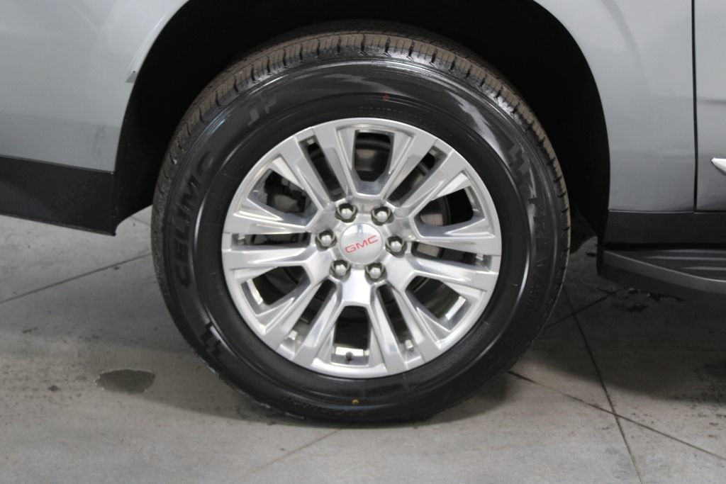 Used 2024 GMC Yukon XL Denali RWD image 16