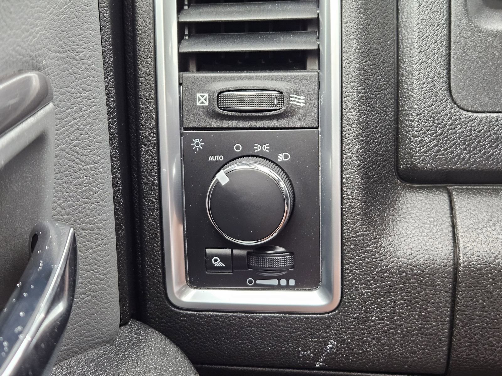 Used 2023 RAM 1500 Classic SLT w/ Trailer & Traction Group AWD/4WD image 22