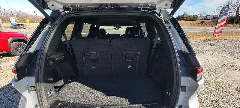 Used 2024 Jeep Grand Cherokee L Laredo image 5