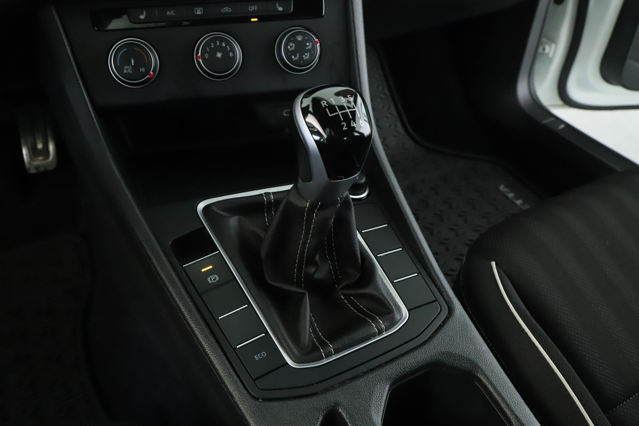 Used 2024 Volkswagen Jetta Sport image 12