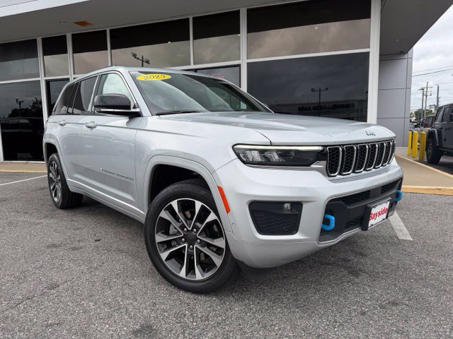 Used 2023 Jeep Grand Cherokee Overland AWD/4WD image 2