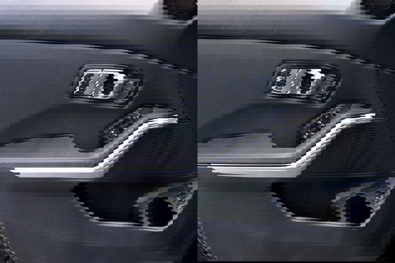 Used 2020 BMW 330i xDrive Sedan w/ M Sport Package image 9