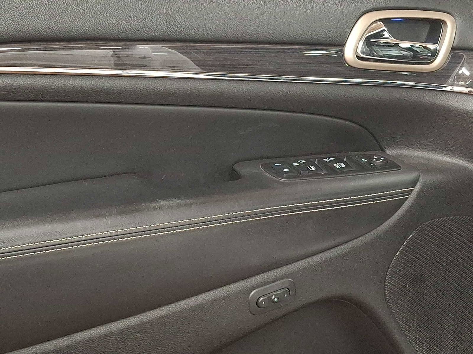 Used 2017 Jeep Grand Cherokee Overland image 10