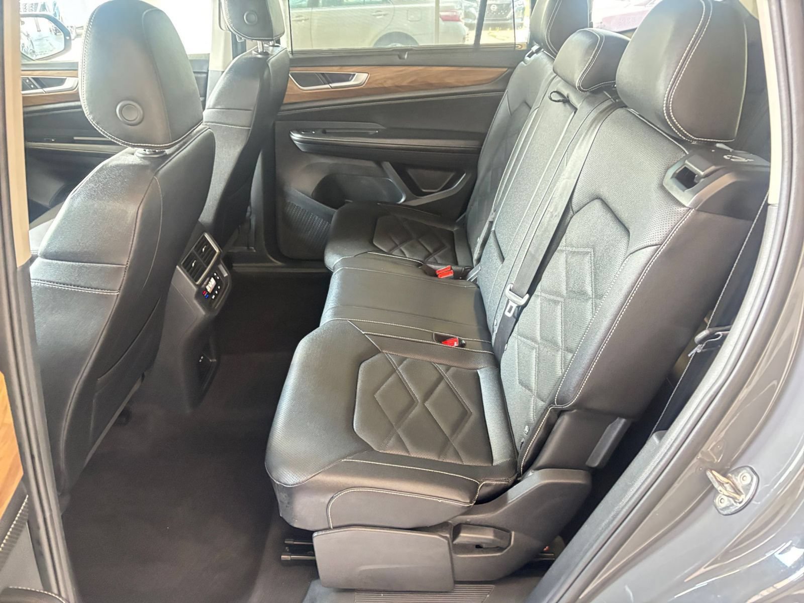 Used 2026 Volkswagen Atlas SE FWD image 23