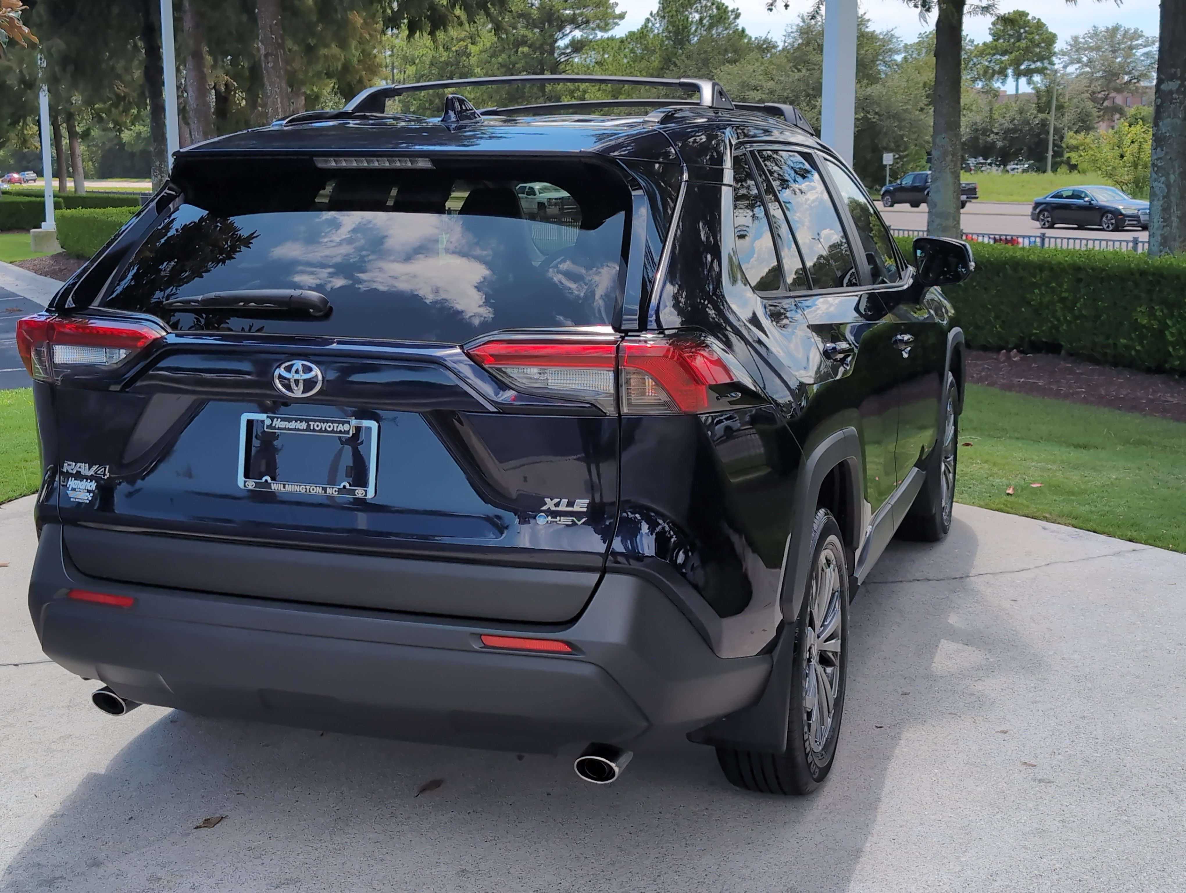 Used 2025 Toyota RAV4 XLE Premium w/ Weather Package AWD/4WD image 10