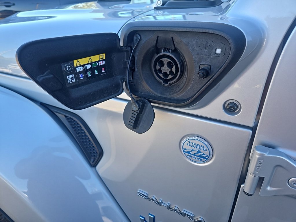Used 2023 Jeep Wrangler Unlimited Sahara w/ Cold Weather Group AWD/4WD image 8