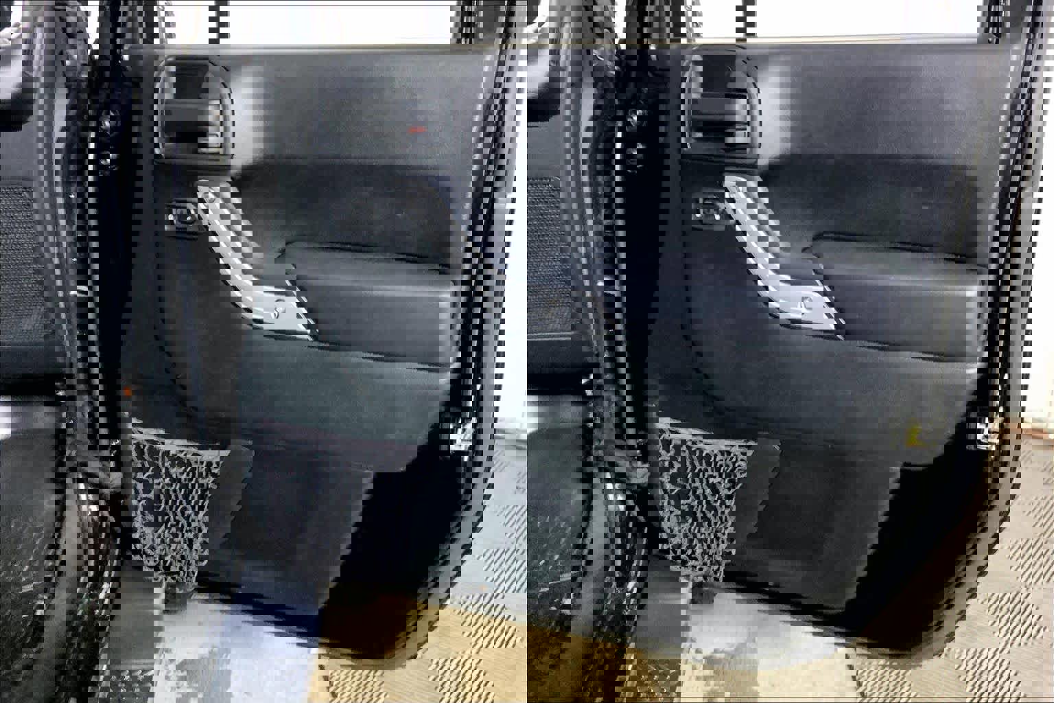 Used 2017 Jeep Wrangler Unlimited Sahara w/ Connectivity Group image 22