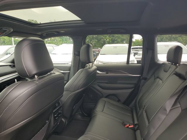 New 2026 Jeep Grand Cherokee Limited w/ Limited Altitude Package AWD/4WD image 10