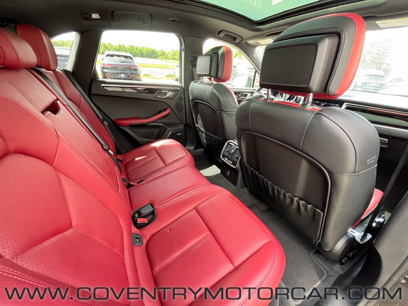 Used 2022 Porsche Macan AWD/4WD image 35