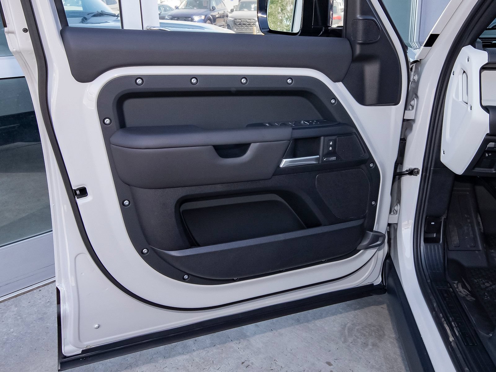 New 2026 Land Rover Defender 130 X-Dynamic SE AWD/4WD image 33