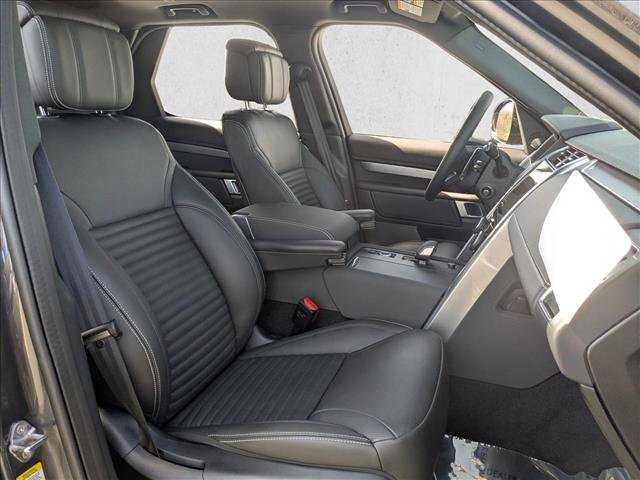 Used 2025 Land Rover Discovery Dynamic SE image 23