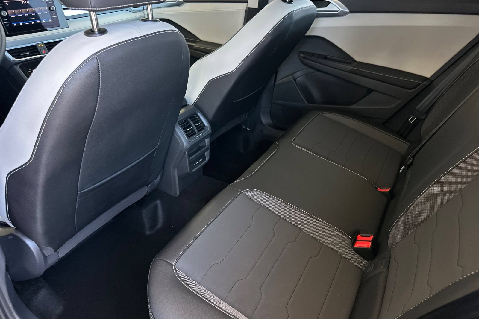 New 2026 Volkswagen Taos SE FWD image 12