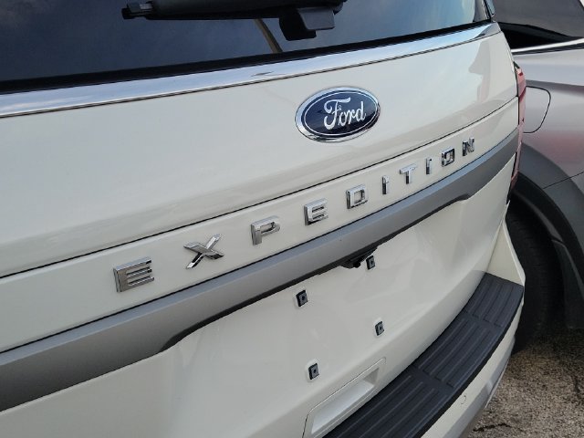 Used 2024 Ford Expedition XLT RWD image 5
