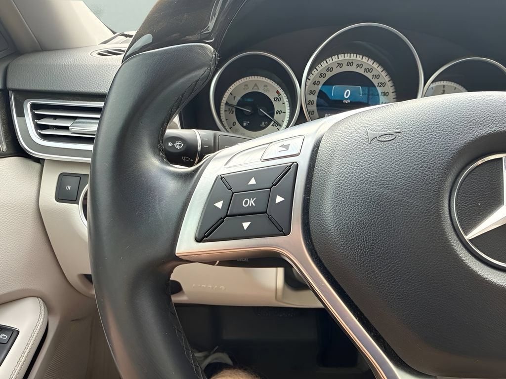 Used 2014 Mercedes-Benz E 250 BlueTEC Sedan image 18