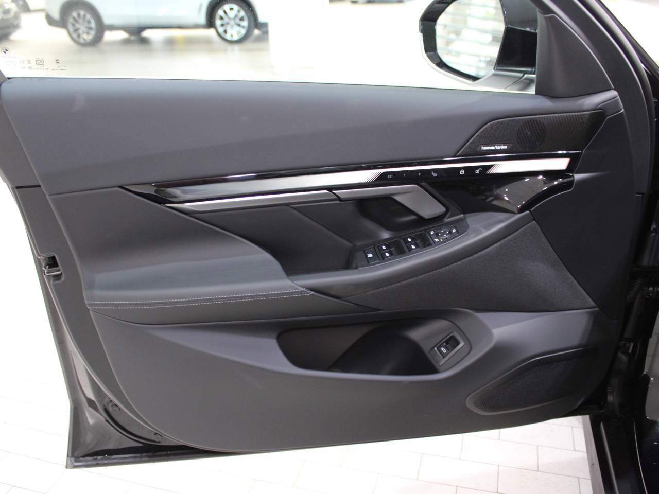 Used 2024 BMW i5 eDrive40i w/ Premium Package image 11