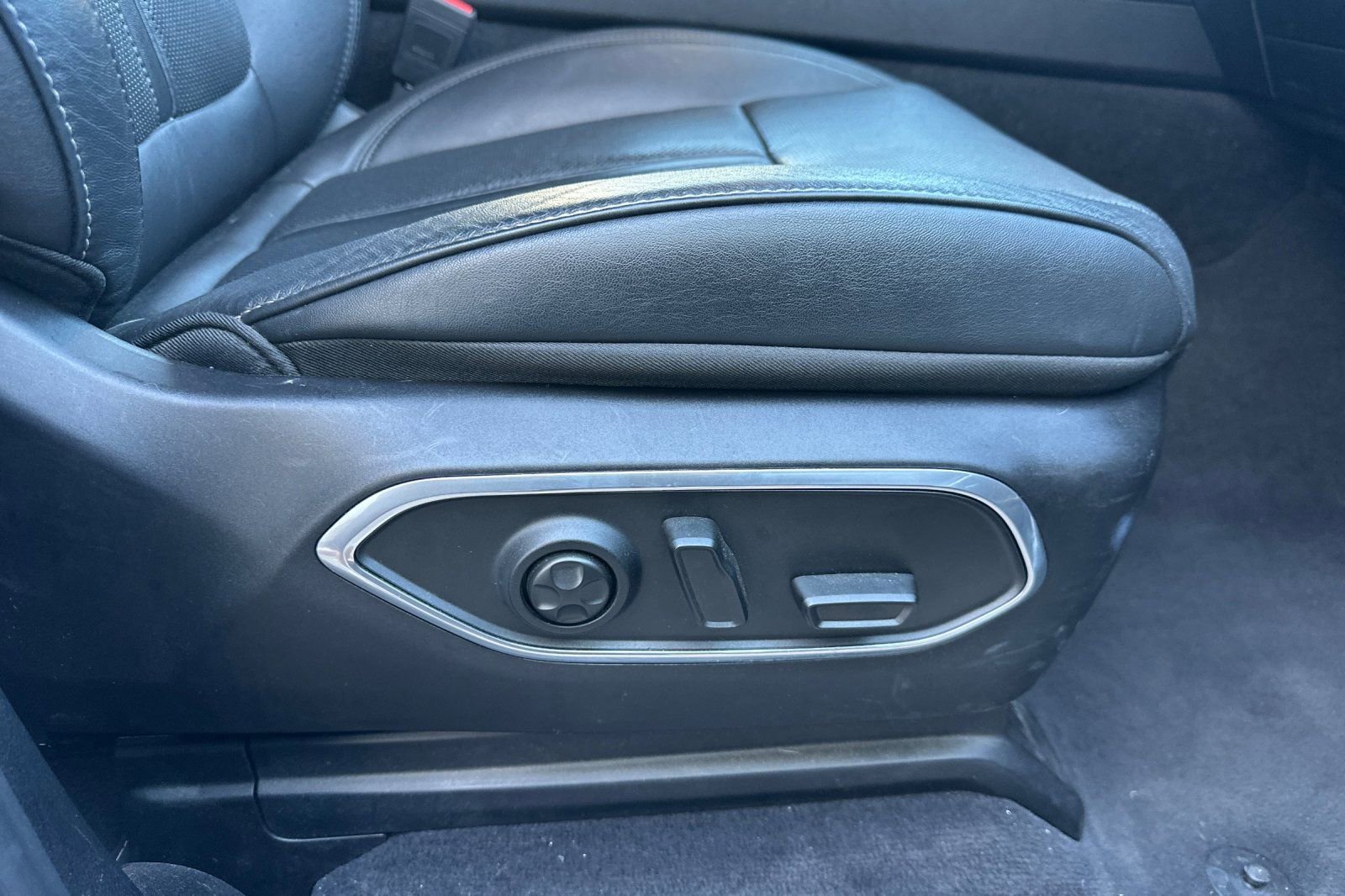 Used 2024 Jeep Wagoneer L Series II w/ Flexible Seating Group image 22