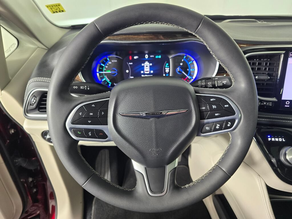 Used 2022 Chrysler Pacifica Limited w/ Uconnect Theater Family Group FWD image 21
