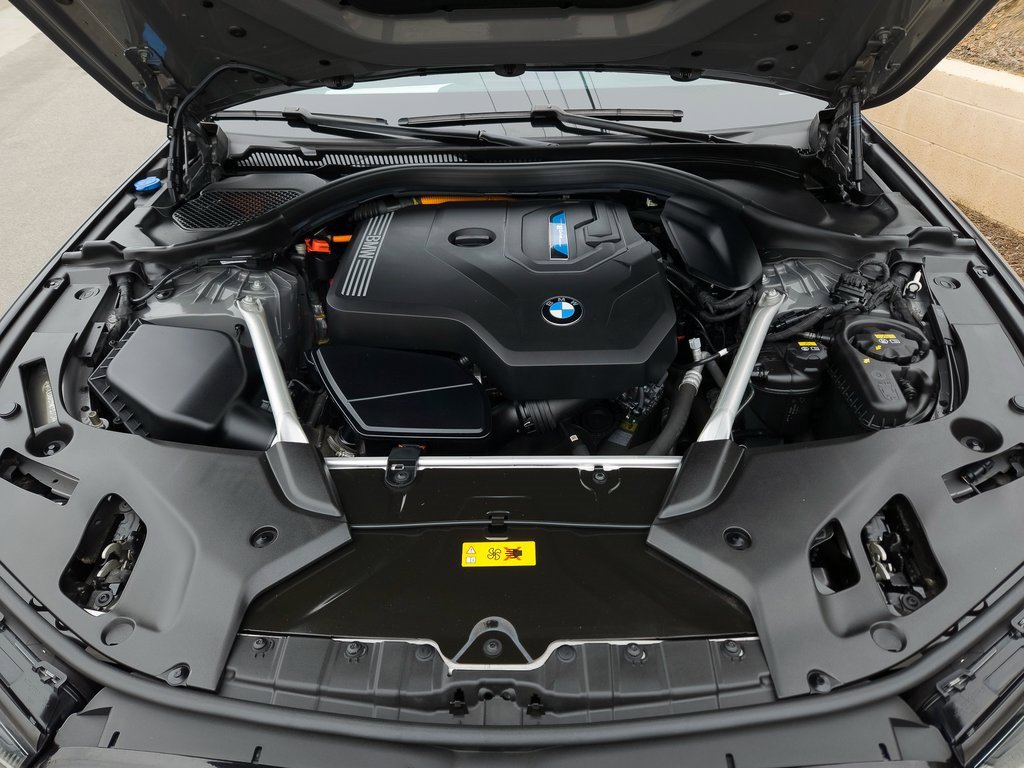 Used 2021 BMW 530e xDrive w/ M Sport Package image 25