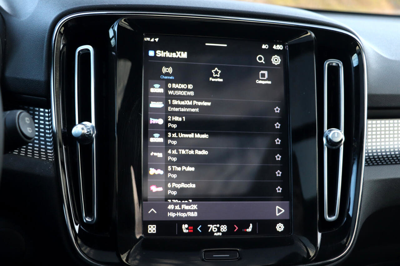 Used 2022 Volvo XC40 P8 Recharge Plus image 22