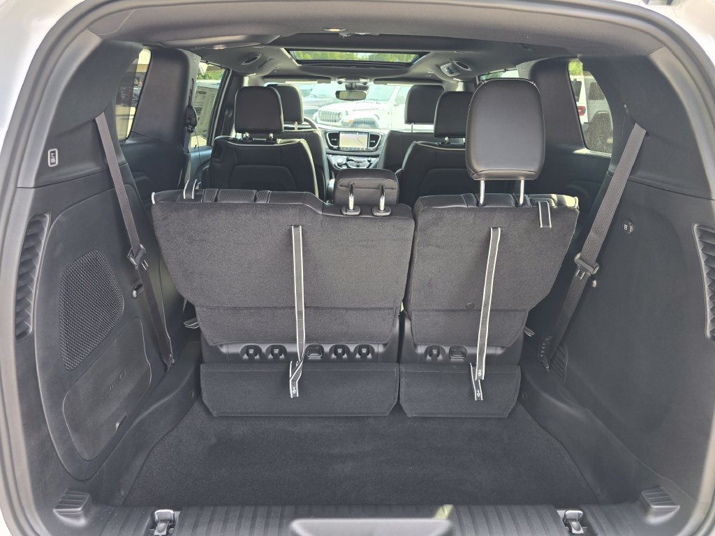 New 2027 Chrysler Pacifica Limited AWD/4WD image 14