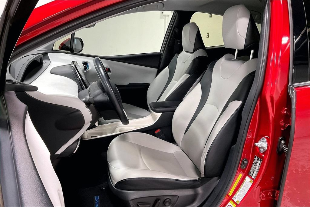 Used 2018 Toyota Prius Prime Advanced FWD image 28