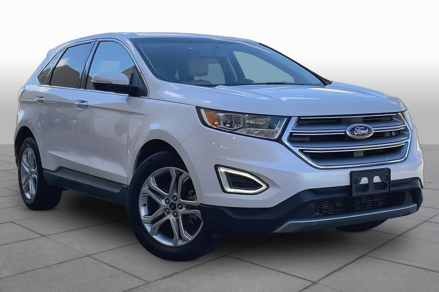 Used 2017 Ford Edge Titanium w/ Technology Package FWD image 2