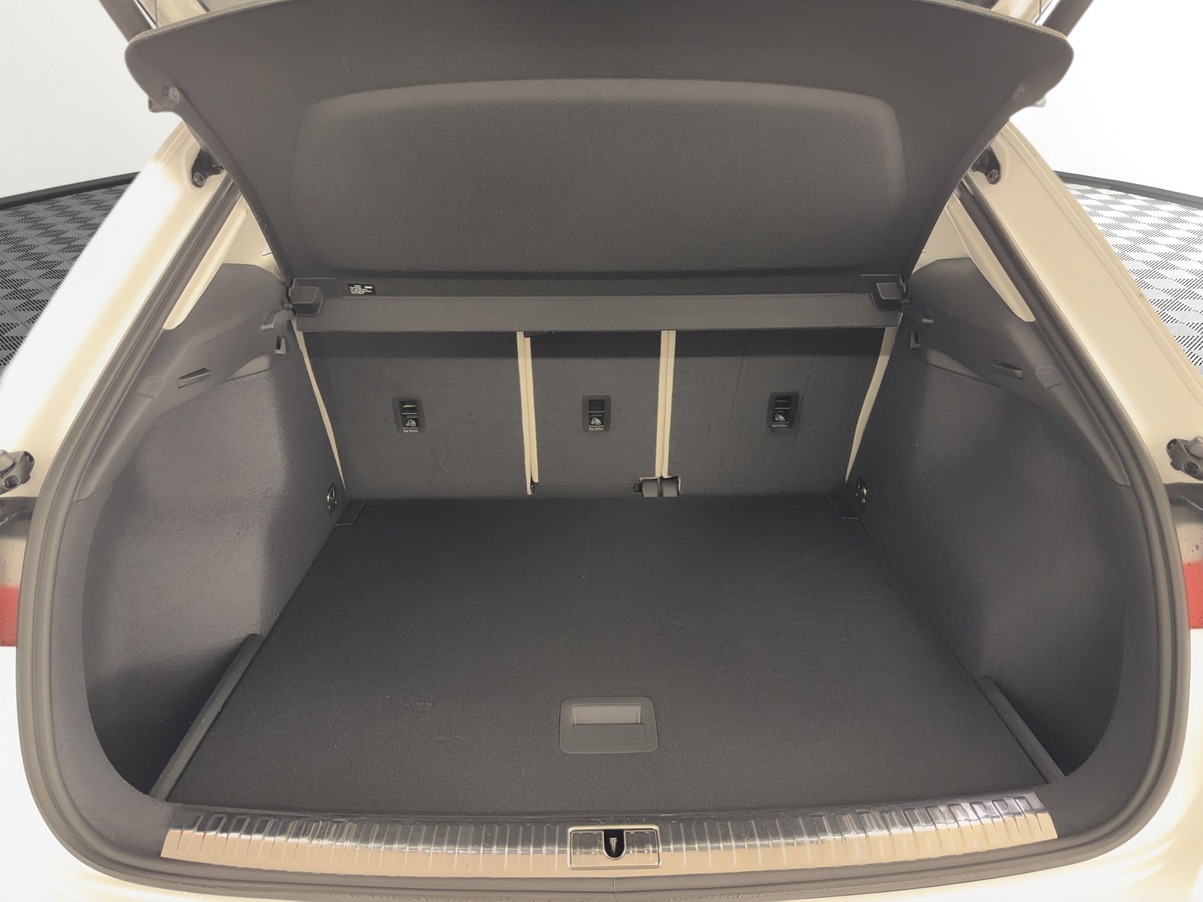 Certified 2025 Audi Q3 2.0T Premium w/ Convenience Package image 13