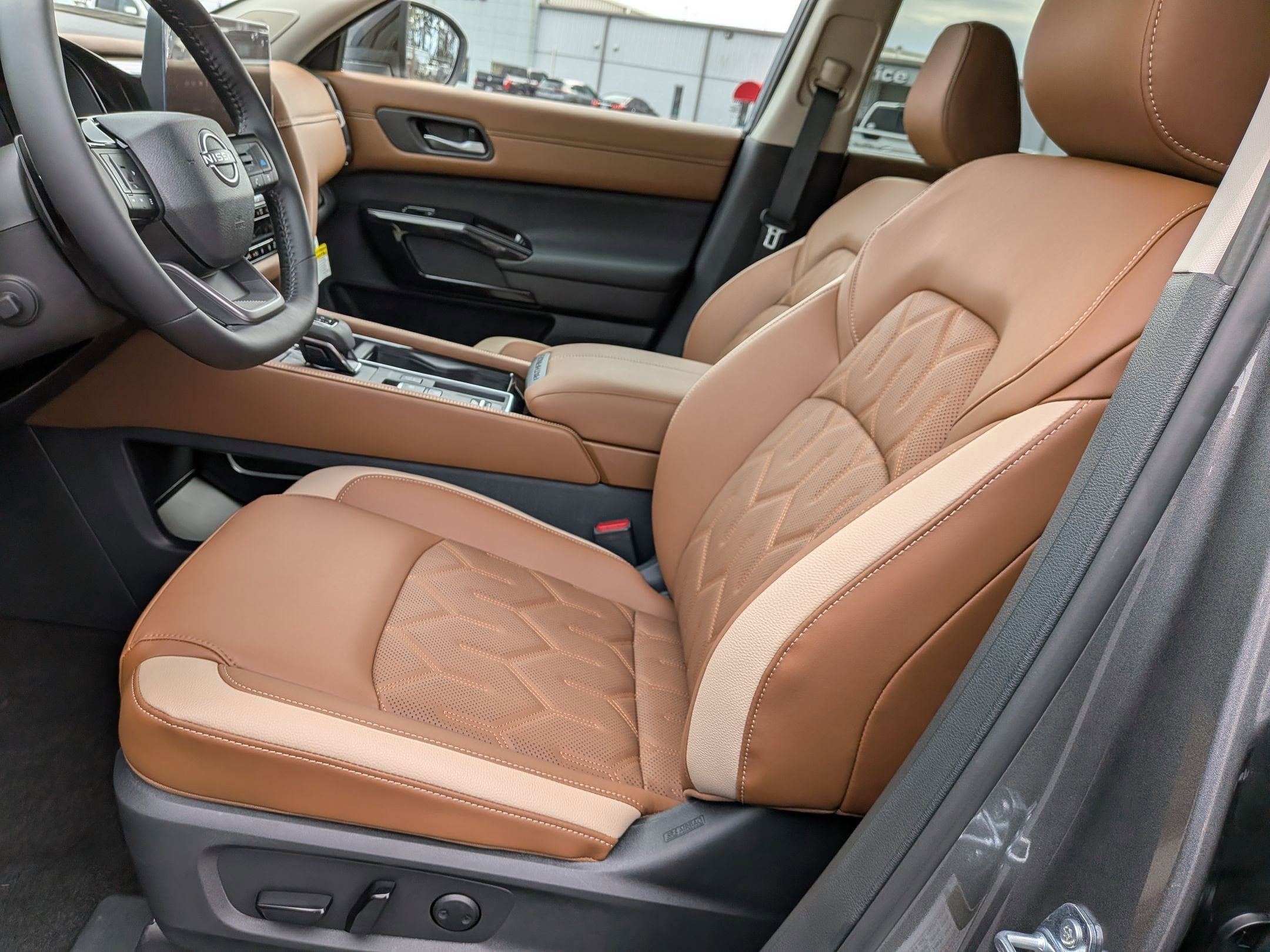 New 2026 Nissan Pathfinder Platinum FWD image 14