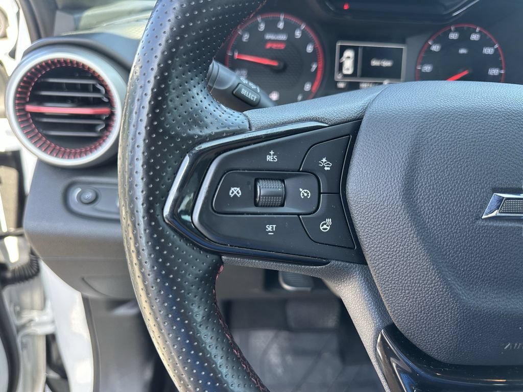 Used 2025 Chevrolet Trax RS FWD image 30