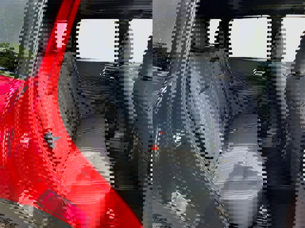 New 2025 Mitsubishi Outlander 4WD Plug-In Hybrid image 32