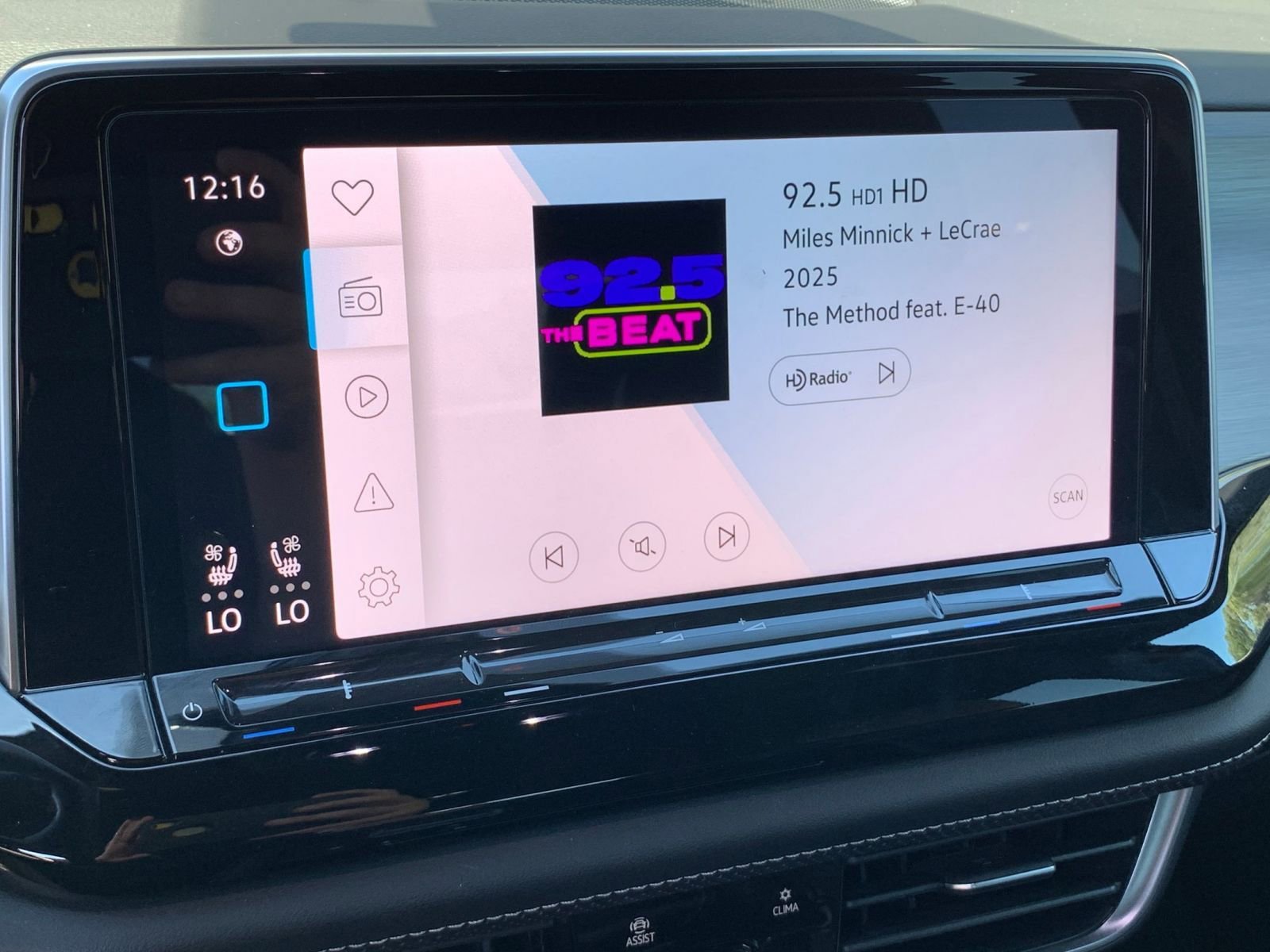 Used 2024 Volkswagen Atlas Cross Sport SE image 21