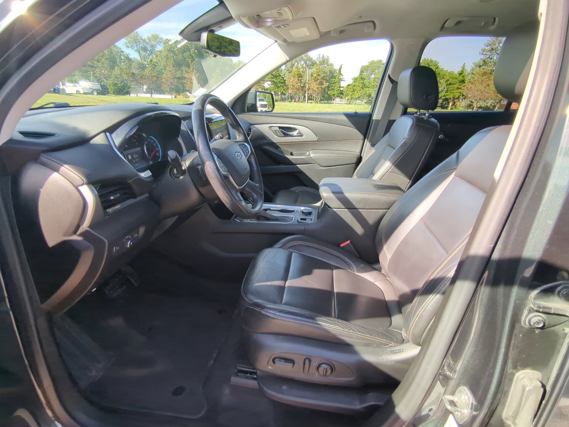 Used 2020 Chevrolet Traverse RS FWD image 17