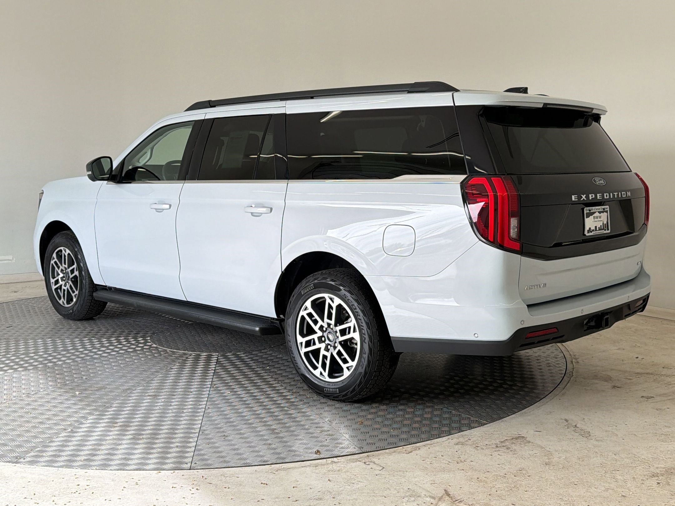 Used 2025 Ford Expedition Max Active AWD/4WD image 3