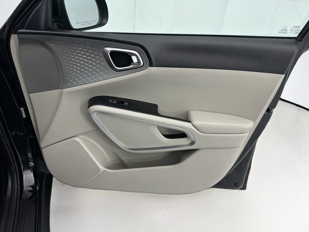 Used 2023 Kia Soul LX FWD image 23