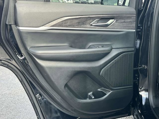 Used 2023 Jeep Grand Cherokee Limited image 16