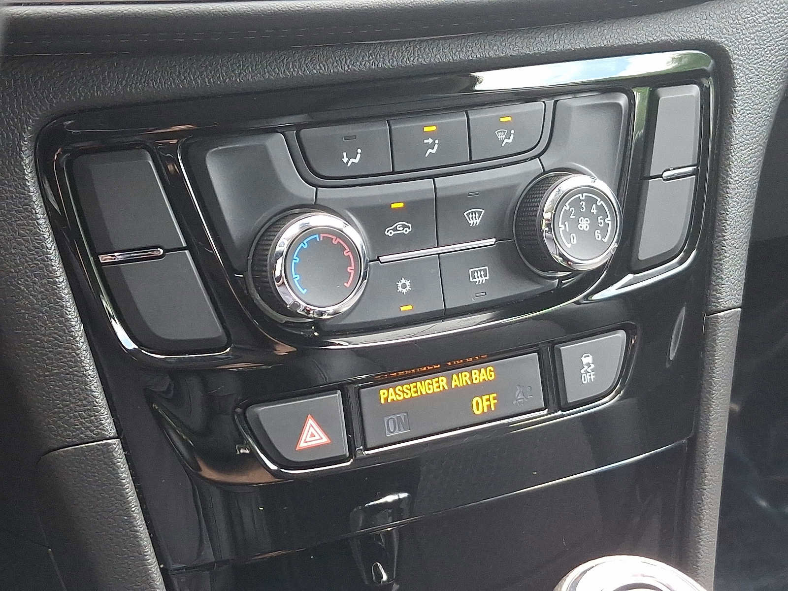 Used 2022 Buick Encore Preferred w/ Safety Package image 17